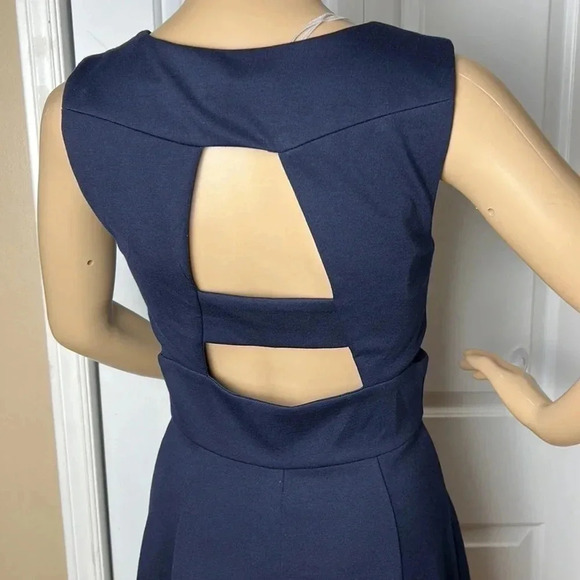 ANTHROPOLOGIE. CUT OUT MINI FIT & FLARE BLUE DRESS WITH FRONT ZIPPER - Picture 6 of 14
